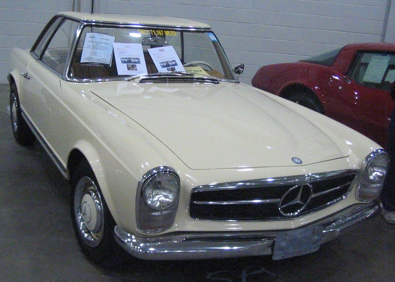 Mercedes-Benz Pagoda (W113 SL) de tres cuartos — años 1960